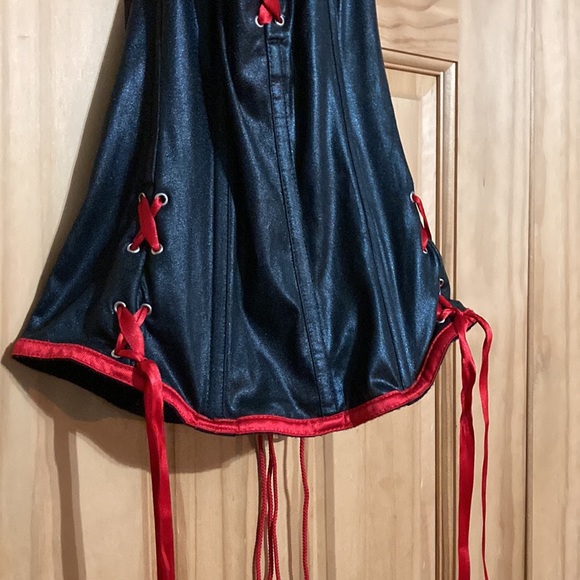 NWOT Corset in Black w/ Red Laces - Picture 4 of 7